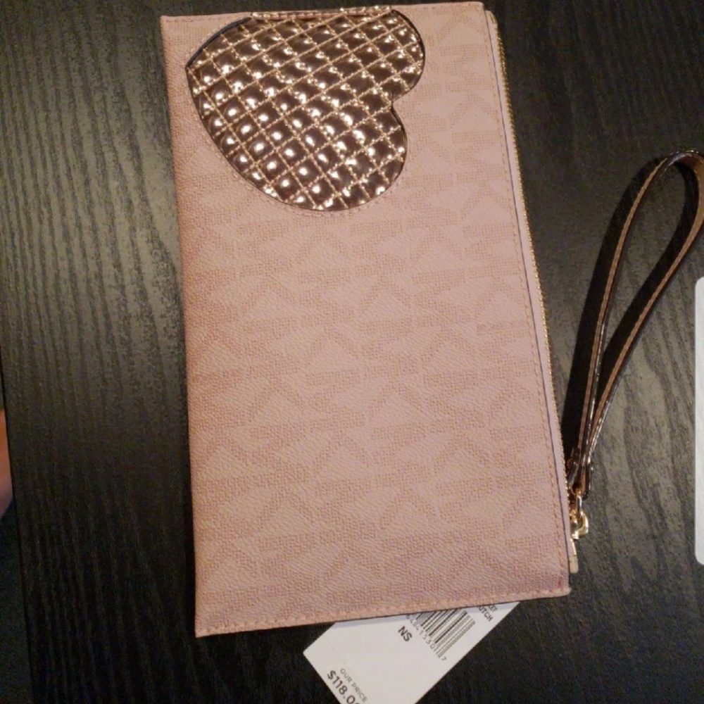 Michael kors Heart Wristlet
